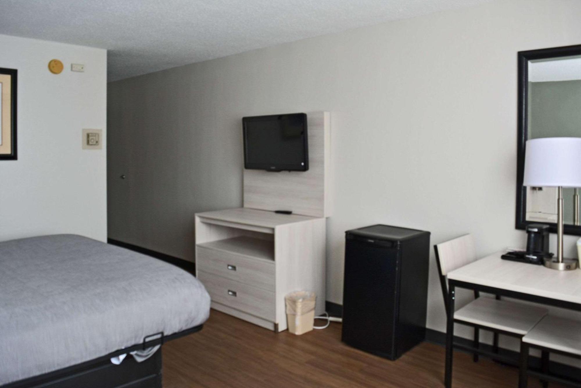 Quality Inn & Suites East Syracuse - Carrier Circle Esterno foto