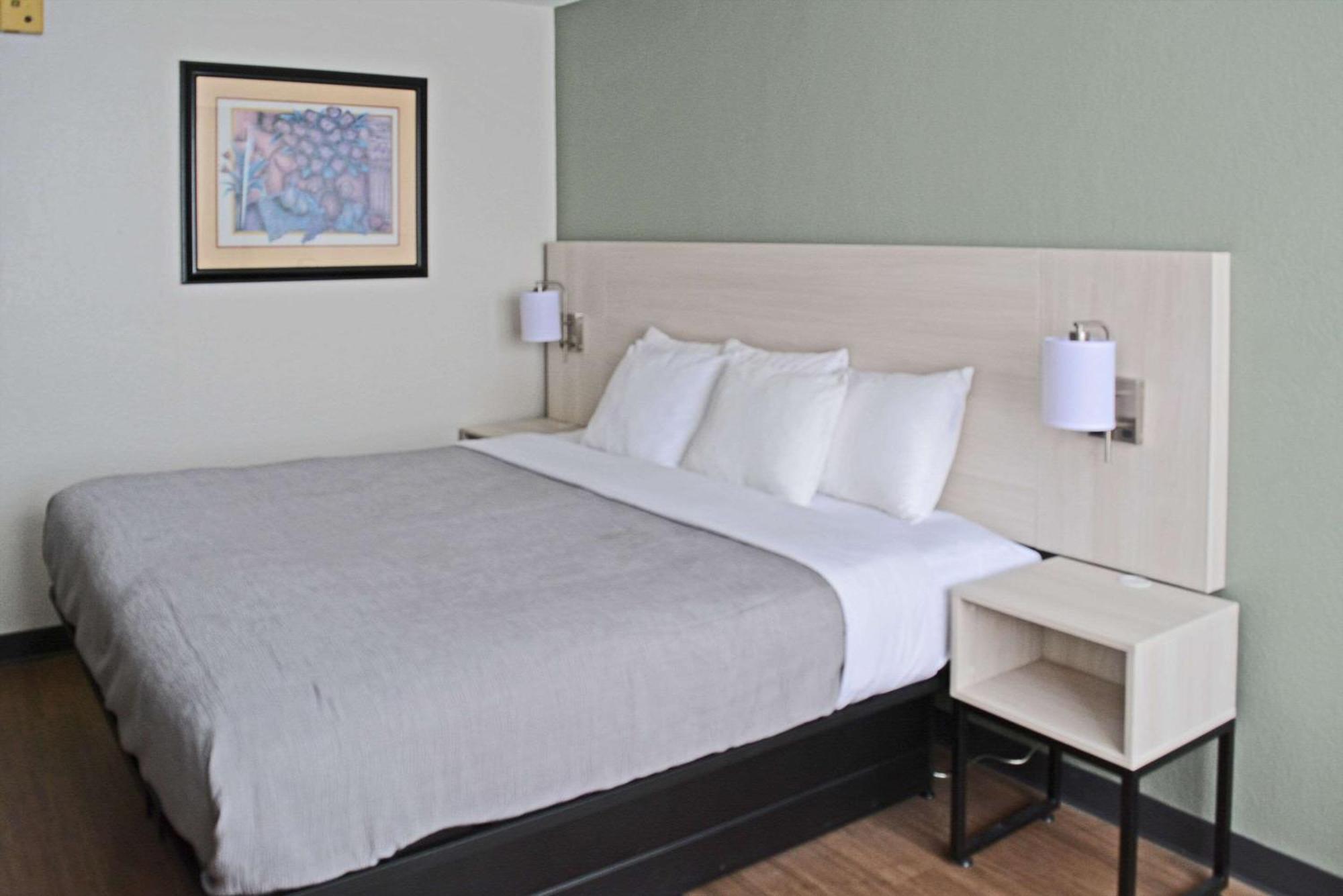 Quality Inn & Suites East Syracuse - Carrier Circle Esterno foto